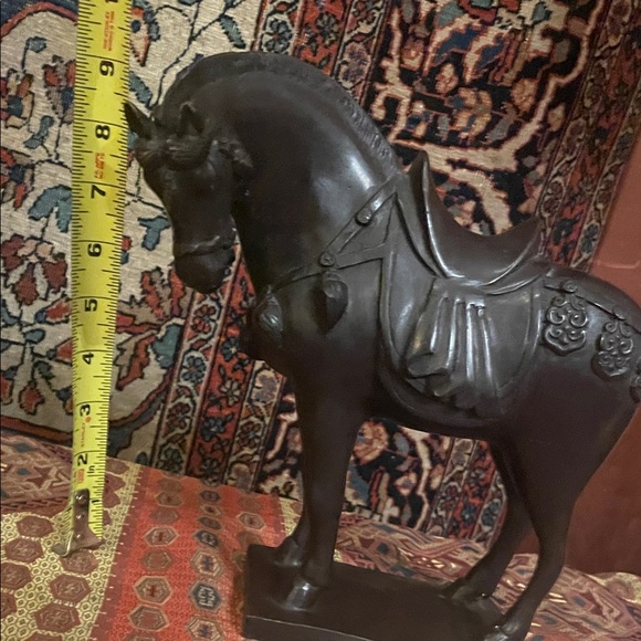 Elegant bronze Black Horse Sculpture - Picture 2 of 9